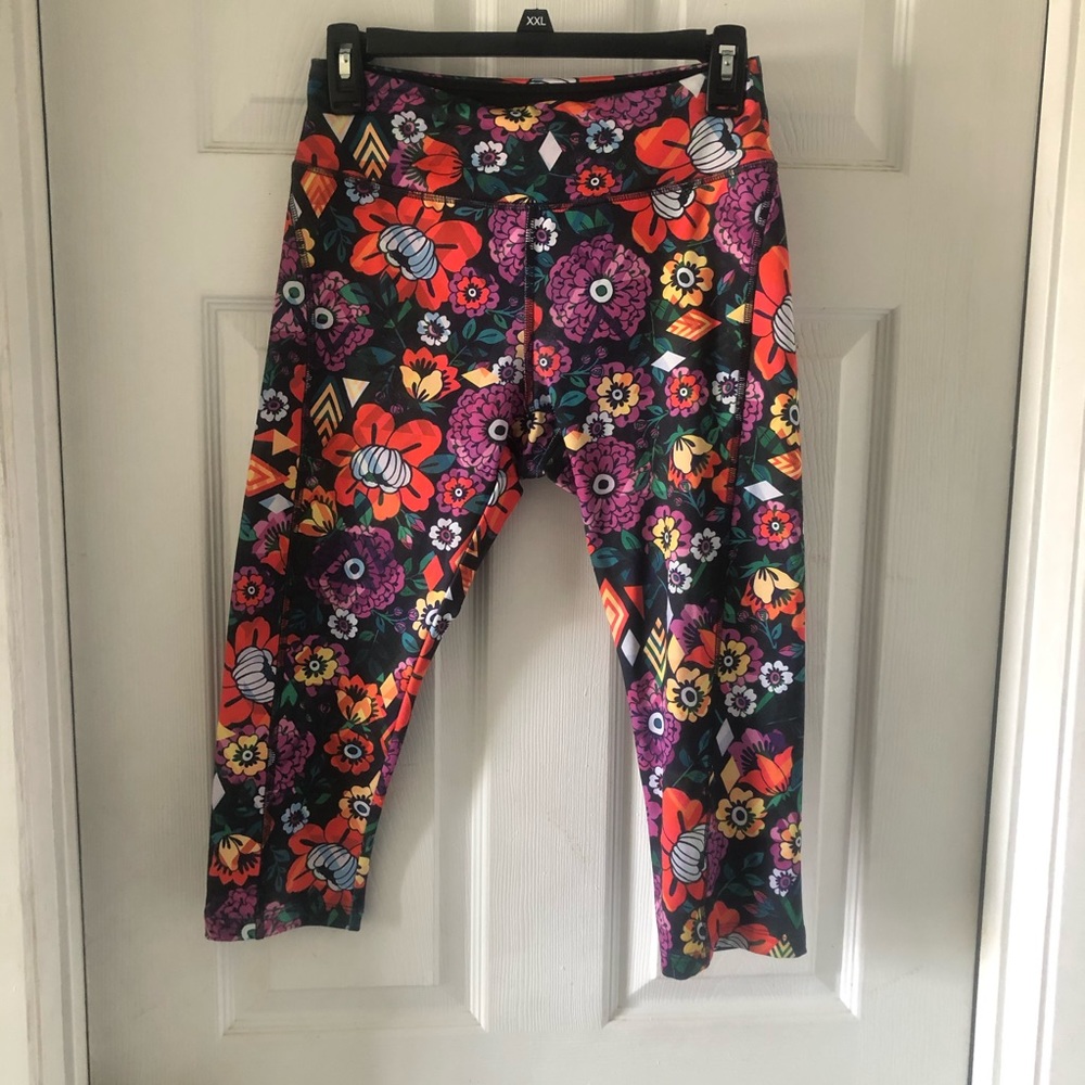 LulaRoe Jade Cropped Athletic Pants Size Small - Picture 2 of 7